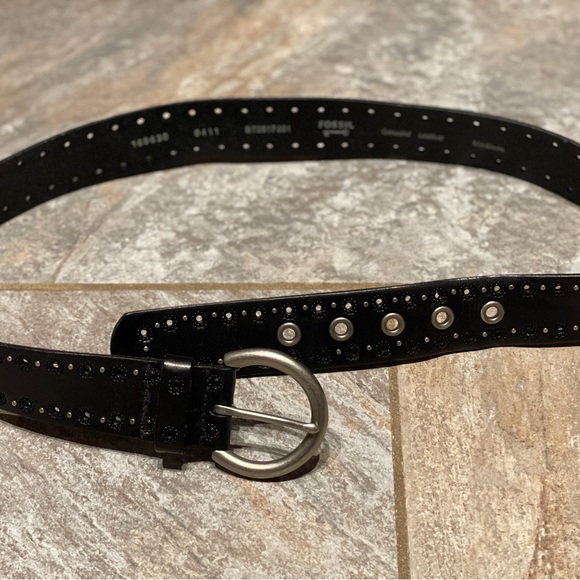 Fossil Black Leather Belt with Silver Buckle - Picture 4 of 4